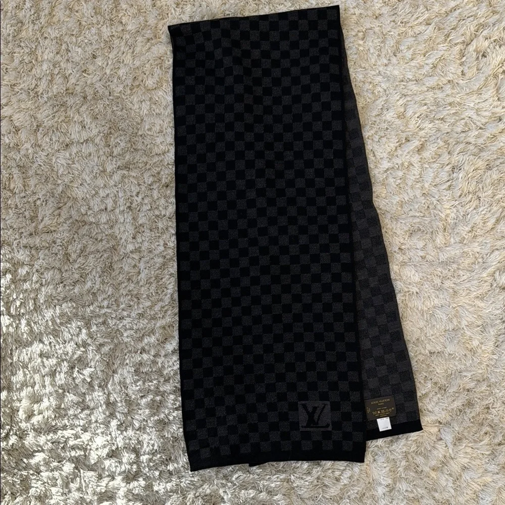 Louis Vuitton Wool Black and Grey Damier Scarf